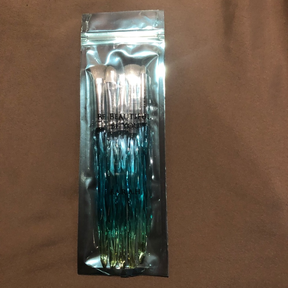 F.A.R.A.H brush set